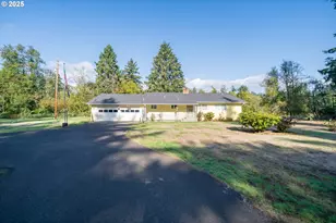 628 13th St, Lyons, OR 97358 - Photo 2