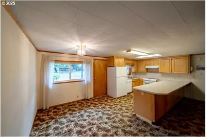 628 13th St, Lyons, OR 97358 - Photo 12