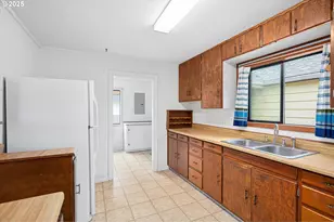 788 SW Cherry St, Dallas, OR 97338 - Photo 12