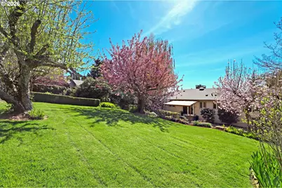 7021 SW Canyon Ln, Portland, OR 97225 - Photo 2