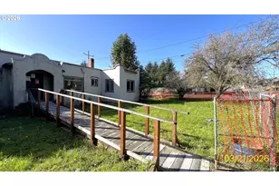 806 Railroad Ave, Myrtle Point, OR 97458 - Photo 2