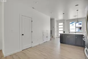 14828 NE Couch St, Portland, OR 97230 - Photo 8