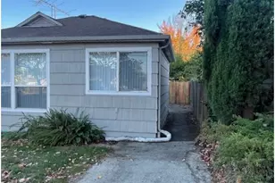 8636 NE Holladay St, Portland, OR 97220 - Photo 24