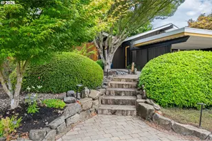 293 Roan Dr, Eugene, OR 97401 - Photo 2
