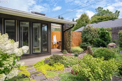 293 Roan Dr, Eugene, OR 97401 - Photo 40