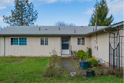 905 Ash St, Brownsville, OR 97327 - Photo 2