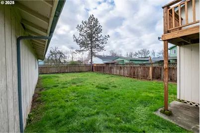 905 Ash St, Brownsville, OR 97327 - Photo 48