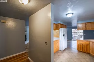 905 Ash St, Brownsville, OR 97327 - Photo 6