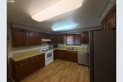 1105 Orchard Ln, Woodburn, OR 97071 - Photo 2