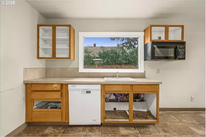 335 W Exeter St, Gladstone, OR 97027 - Photo 6