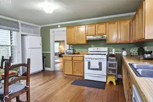 693 NE Winchester St, Roseburg, OR 97470 - Photo 12