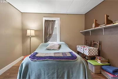 693 NE Winchester St, Roseburg, OR 97470 - Photo 24