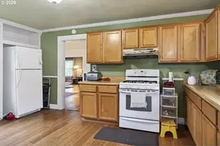 693 NE Winchester St, Roseburg, OR 97470 - Photo 10