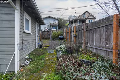 693 NE Winchester St, Roseburg, OR 97470 - Photo 34