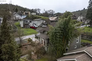 693 NE Winchester St, Roseburg, OR 97470 - Photo 42