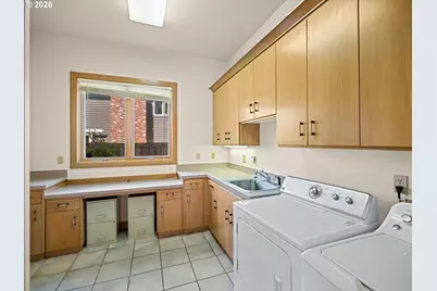 1153 SW Fairfax Pl, Portland, OR 97225 - Photo 32