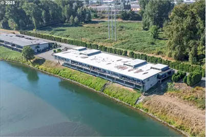 743 Marine View Dr #8, Longview, WA 98632 - Photo 2