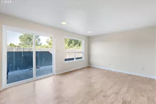 743 Marine View Dr, Longview, WA 98632 - Photo 14