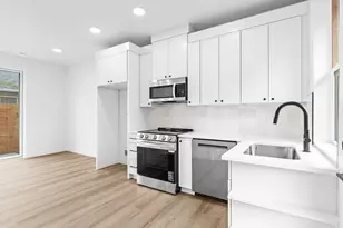 8420 SE Clay St, Portland, OR 97216 - Photo 4