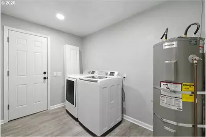 3588 Sisters View Ave, Eugene, OR 97401 - Photo 24