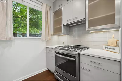 4588 NE Cleveland Ave, Portland, OR 97211 - Photo 14