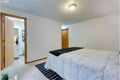 7443 SE 63rd Ave, Portland, OR 97206 - Photo 18