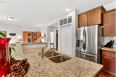 857 N Helens View Dr, Ridgefield, WA 98642 - Photo 14