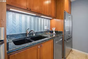 2211 SW 1st Ave, Portland, OR 97201 - Photo 14