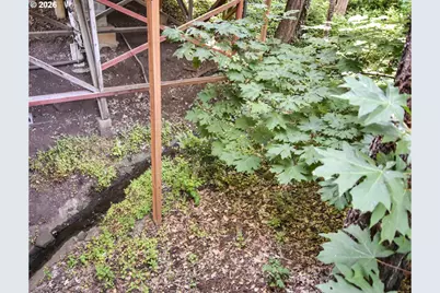 2180 W 24th Ave, Eugene, OR 97405 - Photo 4