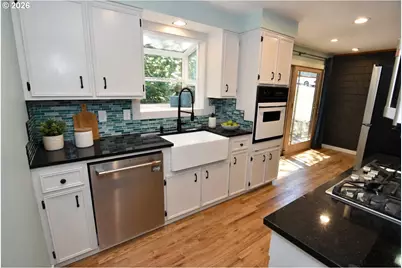2180 W 24th Ave, Eugene, OR 97405 - Photo 8