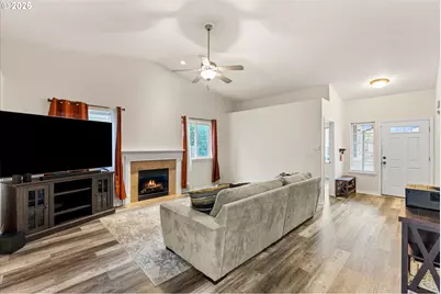 2985 Oxford St, Woodburn, OR 97071 - Photo 6