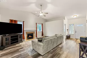 2985 Oxford St, Woodburn, OR 97071 - Photo 6