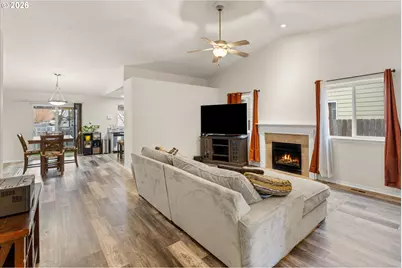 2985 Oxford St, Woodburn, OR 97071 - Photo 4