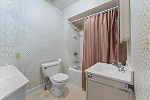 5926 NE Going St, Portland, OR 97218 - Photo 16