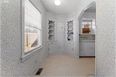 5926 NE Going St, Portland, OR 97218 - Photo 12