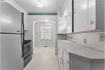 5926 NE Going St, Portland, OR 97218 - Photo 10