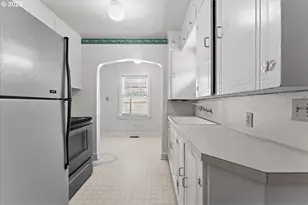 5926 NE Going St, Portland, OR 97218 - Photo 10
