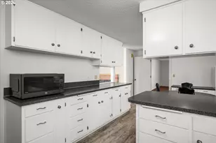 472 Springdale Ave, Springfield, OR 97477 - Photo 10