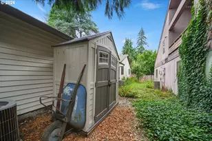 903 NE 3rd Ave, Hillsboro, OR 97124 - Photo 32