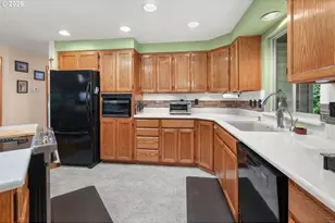 903 NE 3rd Ave, Hillsboro, OR 97124 - Photo 14