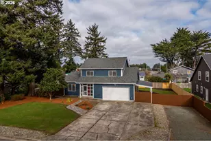 1057 4th St SE, Bandon, OR 97411 - Photo 2