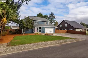 1057 4th St SE, Bandon, OR 97411 - Photo 2