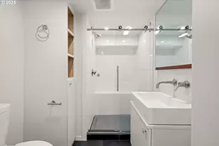 4000 NE Hassalo St, Portland, OR 97232 - Photo 40