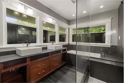 4000 NE Hassalo St, Portland, OR 97232 - Photo 32