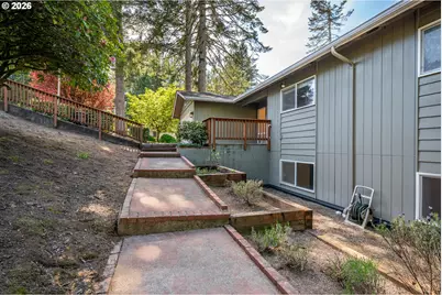 2441 W Lynnwood Dr, Longview, WA 98632 - Photo 2