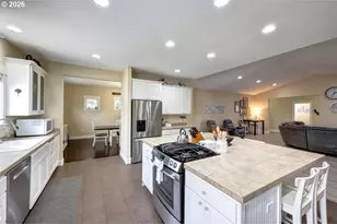 90022 Ocean Dr, Warrenton, OR 97146 - Photo 12