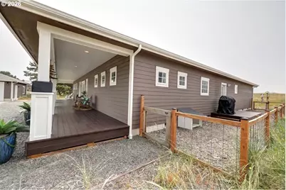 90022 Ocean Dr, Warrenton, OR 97146 - Photo 2