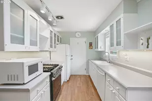 2355 SW Sandalwood Ave, Beaverton, OR 97005 - Photo 12