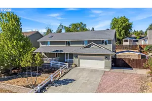 2439 SW 33rd St, Redmond, OR 97756 - Photo 2