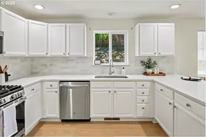 2439 SW 33rd St, Redmond, OR 97756 - Photo 12